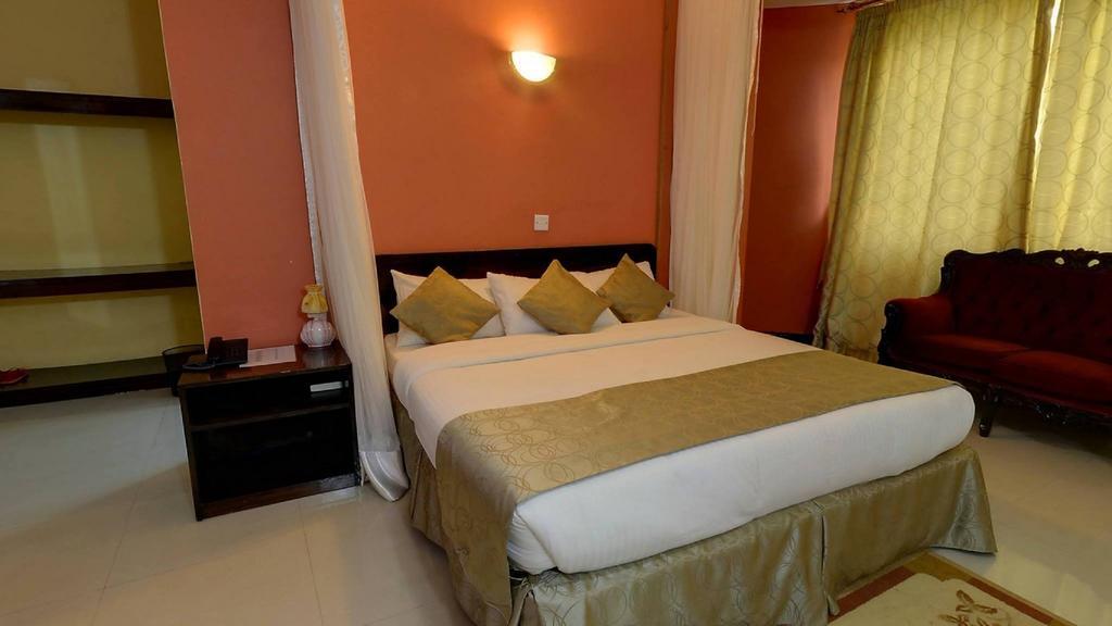 Royal City Dubai Complex Kisumu Exterior photo