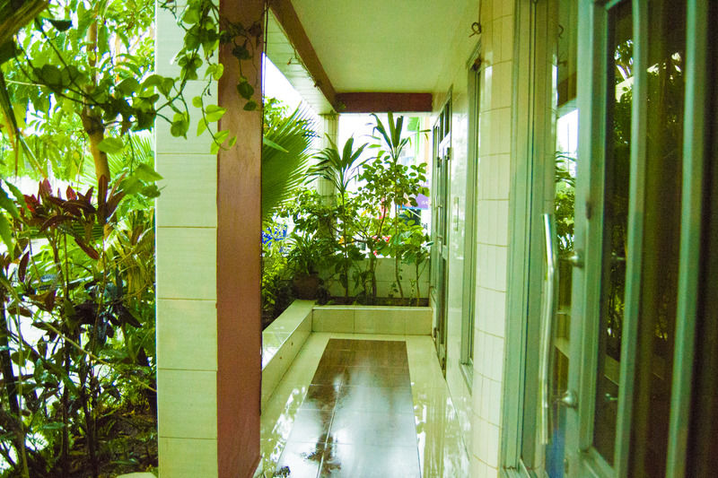 Royal City Dubai Complex Kisumu Exterior photo