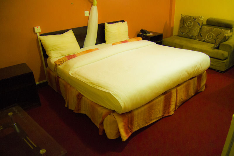 Royal City Dubai Complex Kisumu Exterior photo